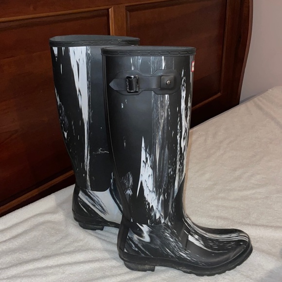 Black & White Hunter Boots - Picture 3 of 5